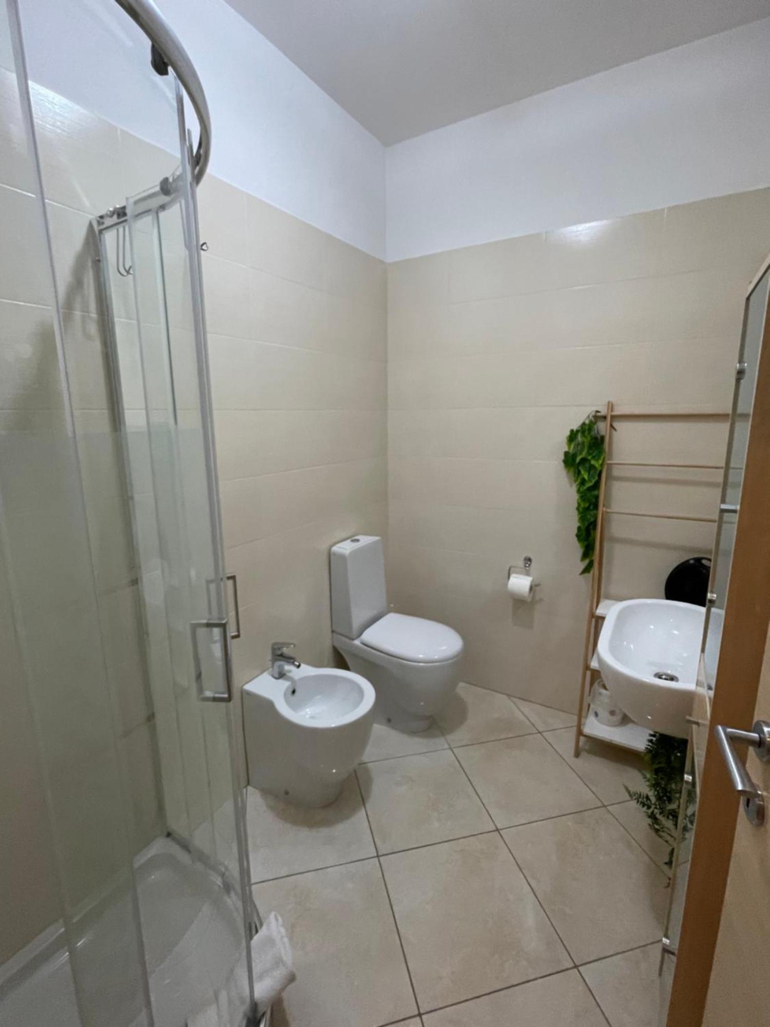 Camere Aeroporto Cagliari Elmas Bagian luar foto